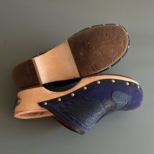 Size 7 Lucky Brand Leather Peace Sign Clogs